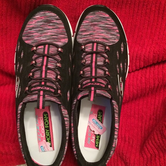 skechers mesh bungee slip on